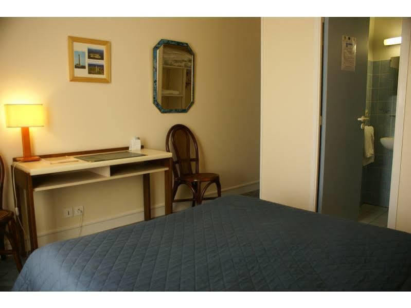 Hotel Le Passiflore Saint-Pol-de-Leon Exterior photo